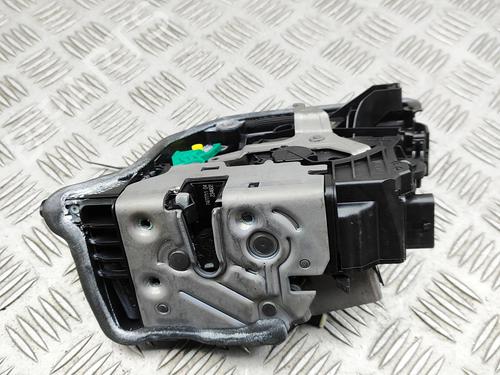 Venstre bagtil lås Venstre bagtil lås BMW 8 Gran Coupe (G16, F93) 840 i (333 hp) 33825451 33825451