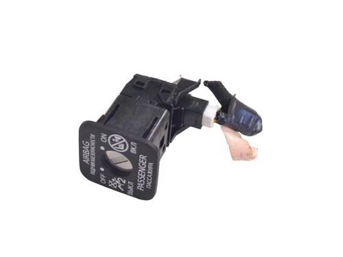 switch-toyota-prius-_w3_-2008-2009-2010-2011-2012-2013-2014-2015-2016-30234796 main image