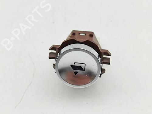 switch-mercedes-benz-eqe-v295-2022-35983919 main image