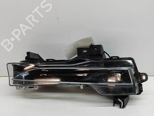 Used Right front fog light Right front fog light TESLA MODEL 3 (5YJ3) EV AWD (441 hp) 27768611 27768611