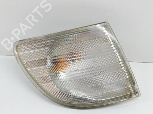 Used Right front indicator MERCEDES-BENZ VITO Bus (W638) 112 CDI 2.2 (638.194) (122 hp) 10401468