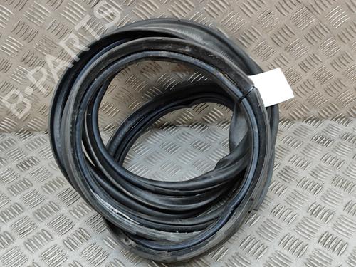 Used Rubber door seal BMW X1 (F48) xDrive 25 e Plug-in-Hybrid (220 hp) 27770397