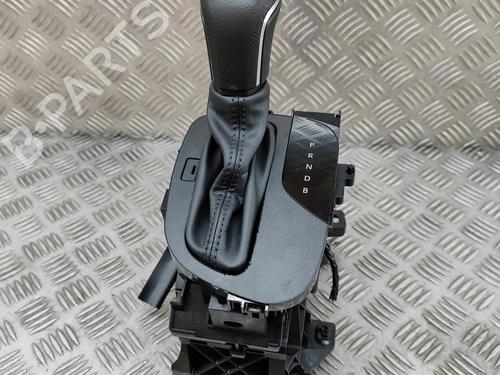 Used Gear lever Gear lever TOYOTA YARIS (_P21_, _PA1_, _PH1_) 1.5 Hybrid (MXPH10, MXPH11) (116 hp) 33371221 33371221