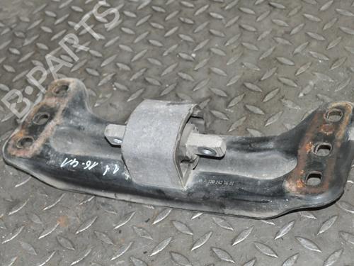 Used Gearbox mount Gearbox mount MERCEDES-BENZ SL (R230) 500 (230.471) (388 hp) 33339572 33339572