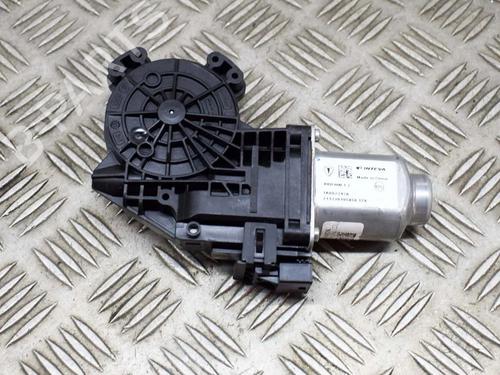 Rudehejsemotor bagstkærm højre TESLA MODEL 3 (5YJ3) EV Performance AWD (462 hp) 27761907