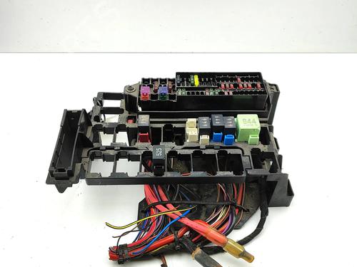 Used Fuse box Fuse box 39575679 39575679