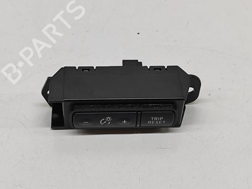 switch-nissan-leaf-ze1-2017-27789006 main image