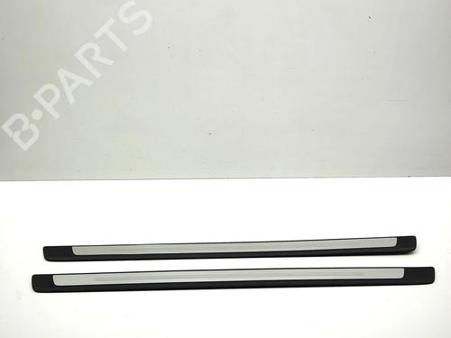 Used Right sideskirt Right sideskirt 37698823 37698823