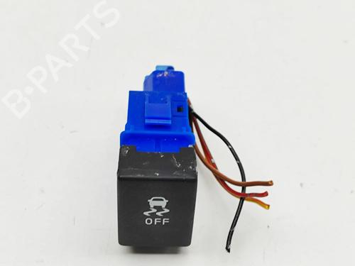 switch-isuzu-d-max-ii-tfr-tfs-2012-32025718 main image