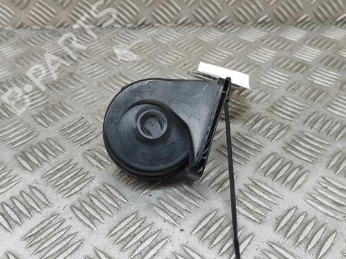 horn-volvo-v90-ii-estate-235-2016-28555337 main image