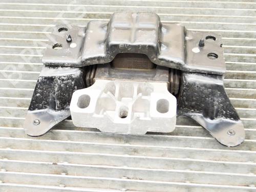 Used Engine mount Engine mount VW GOLF VII (5G1, BQ1, BE1, BE2) 1.4 TSI (125 hp) 6750738 6750738