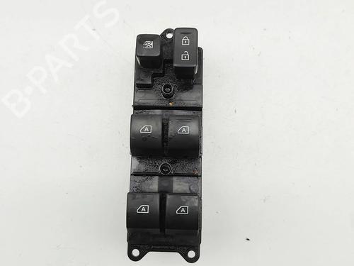 Used Right front window switch MITSUBISHI OUTLANDER III (GG_W, GF_W, ZJ, ZL, ZK) 2.4 Hybrid 4WD (GG3W) (208 hp) 31903219