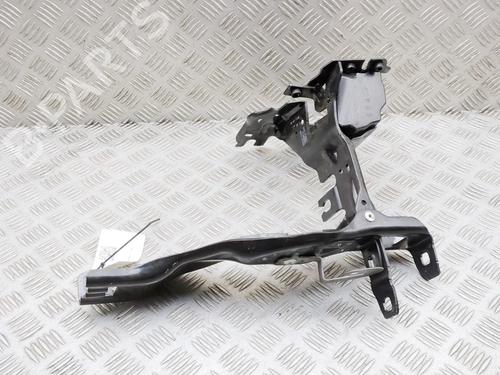 Used Right headlight support Right headlight support BMW 5 (G30, F90) 520 i (184 hp) 39958357 39958357