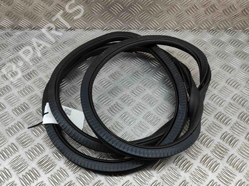 Used Rubber door seal BMW 5 (G30, F90) 530 e Plug-in Hybrid (252 hp) 30394185