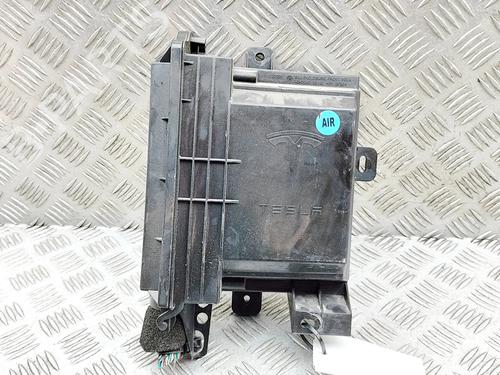Used Fuse box Fuse box TESLA MODEL X (5YJX) P90D AWD (772 hp) 36470737 36470737
