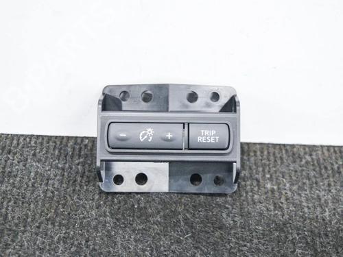 Used Switch Switch NISSAN QASHQAI II (J11, J11_) 1.2 DIG-T (115 hp) 6757990 6757990