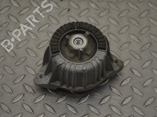 Used Engine mount Engine mount MERCEDES-BENZ CLS Shooting Brake (X218) CLS 350 BlueTEC / d (218.926) (258 hp) 33360727 33360727