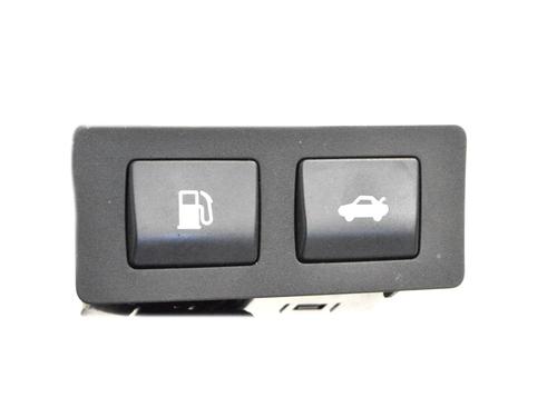 switch-lexus-gs-_l1_-2011-33346468 main image