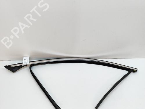 Used Door moulding trim BMW 5 (G30, F90) 530 e Plug-in Hybrid (252 hp) 17768080