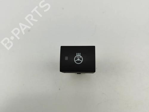 switch-nissan-leaf-ze1-2017-28433899 main image