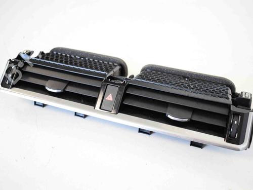 Used Air vent LAND ROVER RANGE ROVER VELAR (L560) 2.0 D180 TD4 4x4 (180 hp) 30258257