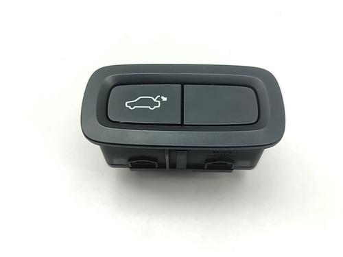 switch-volvo-v60-ii-225-2018-33384438 main image