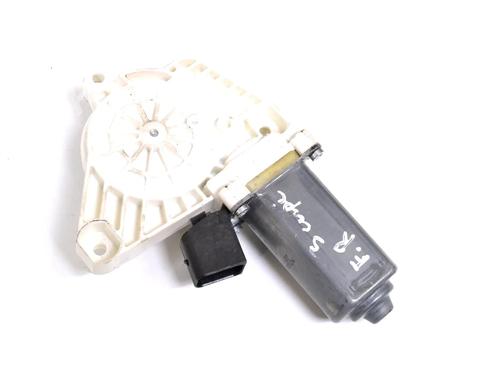 Used Right front window motor Right front window motor LAND ROVER RANGE ROVER IV (L405) 4.4 SDV8 4x4 (340 hp) 30215605 30215605