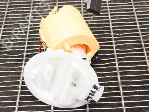 Used Fuel pump MERCEDES-BENZ CLA Coupe (C117) CLA 220 CDI / d (117.303) (163 hp) 8837251