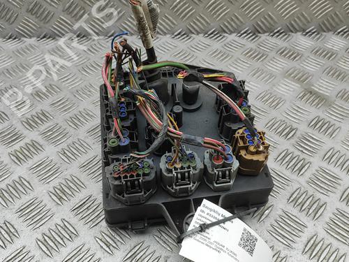 Used Fuse box Fuse box JAGUAR XJ (X350, X358) D 2.7 (207 hp) 33381176 33381176