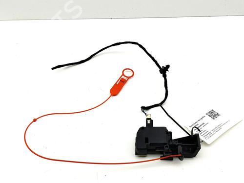 Used Fuel door actuator Fuel door actuator MERCEDES-BENZ E-CLASS (W212) E 220 CDI / BlueTEC (212.001, 212.002) (170 hp) 39930548 39930548