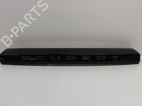 Used Tailgate trim PEUGEOT 2008 II (UD_, US_, UY_, UJ_, UR_, UC_) 1.2 PureTech 130 (USHNS, URHNS) (130 hp) 28553206