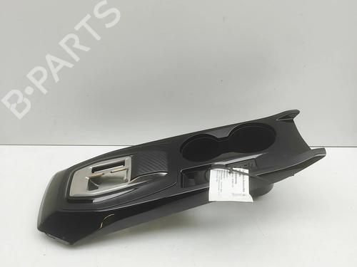 Console centrale Console centrale PEUGEOT 2008 II (UD_, US_, UY_, UJ_, UR_, UC_) e-2008 (UKZKXZ) (136 hp) 33798253 33798253