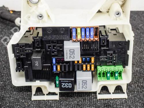 Fuse box MERCEDES-BENZ C-CLASS (W205) C 220 BlueTEC / d (205.003) | BP6747525E1 