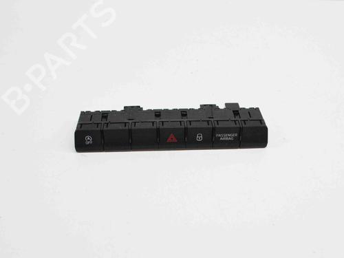 Used Switch SKODA KAROQ (NU7, ND7) 1.0 TSI (116 hp) 10527800