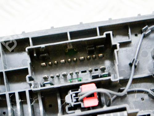 Fuse box TESLA MODEL S (5YJS) 90D AWD | BP10073173E1  - Image 9