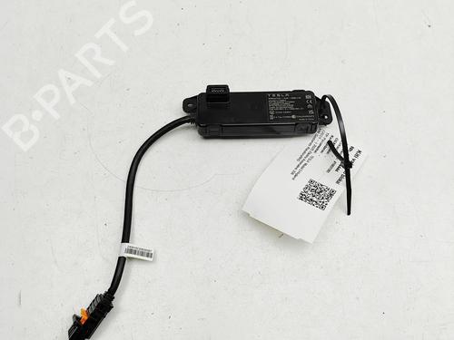 Used Electronic module Electronic module TESLA MODEL 3 (5YJ3) EV (283 hp) 33697679 33697679