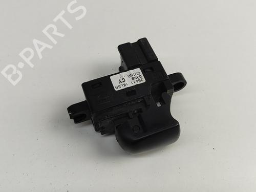 Used Left rear window switch NISSAN LEAF (ZE1) Electric (150 hp) 28432583