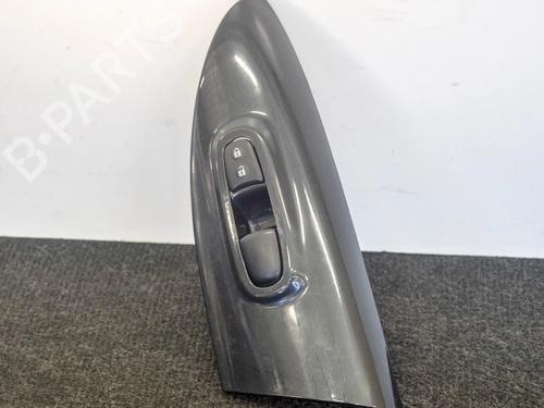 Used Left front window switch Left front window switch NISSAN JUKE (F15) 1.5 dCi (110 hp) 6752286 6752286