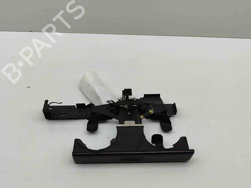 Używane Uchwyt na kubki / Przedmioty BMW 7 (E38) 750 i, iL (326 hp) 28675415