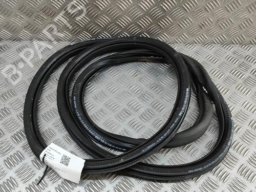 Used Rubber door seal PEUGEOT 3008 III (KA_, KB_, KC_) e-210 (KCZKZX) (213 hp) 28565087