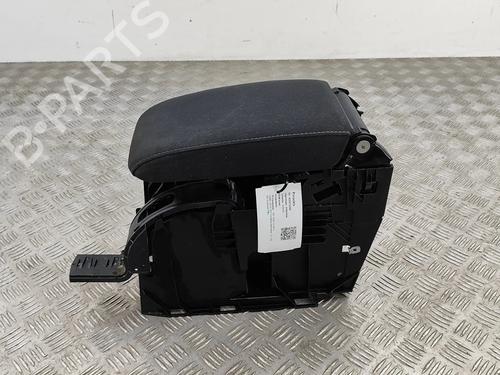 Used Armrest / Center console Armrest / Center console VW GOLF VI (5K1) 2.0 TDI (170 hp) 22620660 22620660