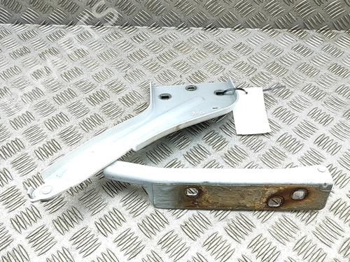 hingedoor-check-strap-jaguar-f-pace-x761-2015-33291662 main image