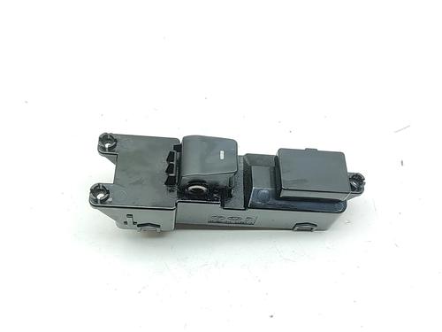 Interrupteur de vitre arrière droite HYUNDAI TUCSON (TL, TLE) 1.7 CRDi (116 hp) 30857301