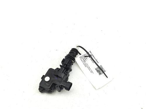 hood-lock-tesla-model-3-5yj3-2017-34190632 main image