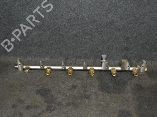 Used Injection rail BMW 7 (E65, E66, E67) 760 i (435 hp) 7736790