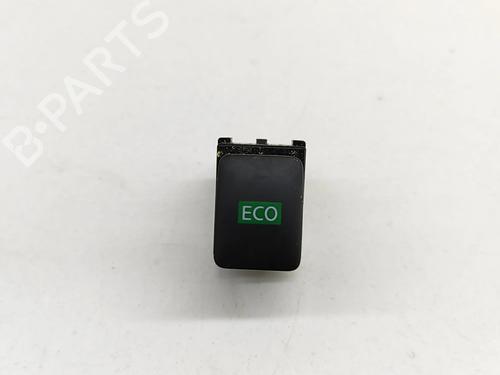 switch-nissan-leaf-ze1-2017-27779180 main image
