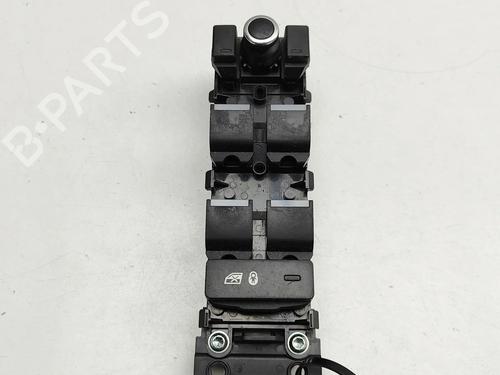Used Right front window switch Right front window switch LAND ROVER RANGE ROVER SPORT II (L494) 3.0 SDV6 4x4 (306 hp) 33394954 33394954
