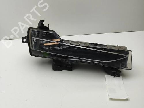 right-front-fog-light-tesla-model-3-5yj3-2017-32728209 main image