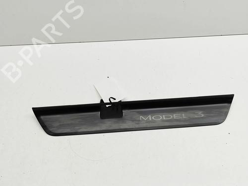 Trinbræt Trinbræt TESLA MODEL 3 (5YJ3) EV (283 hp) 33697686 33697686