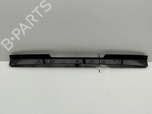 Used Tailgate trim Tailgate trim PEUGEOT 3008 III (KA_, KB_, KC_) e-210 (KCZKZX) (213 hp) 28676213 28676213